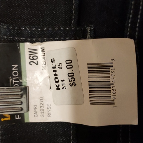 Lee with Flex Motion Capris - Picture 11 of 11